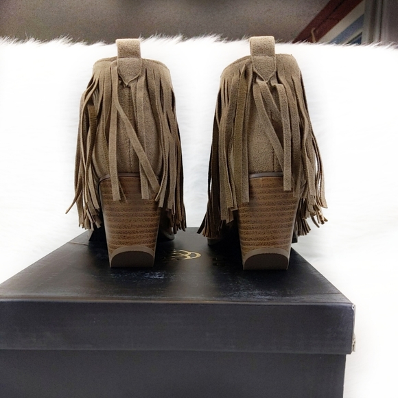 Beast Carrie boho fringe booties, Sz 6.5 - Picture 4 of 6